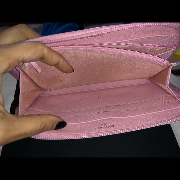 Authentic Chanel logo wallet - Picture 7 of 16